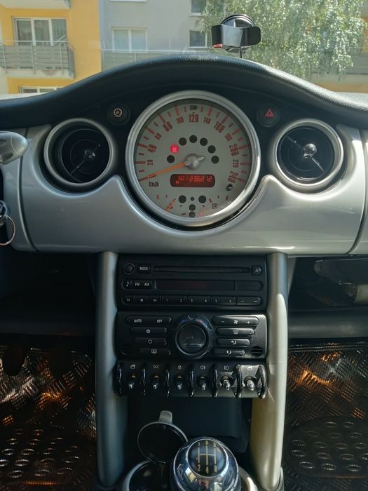 Vand mini cooper an 2002. Motor 1.6 benzina . Km 230.000 singur proprietar