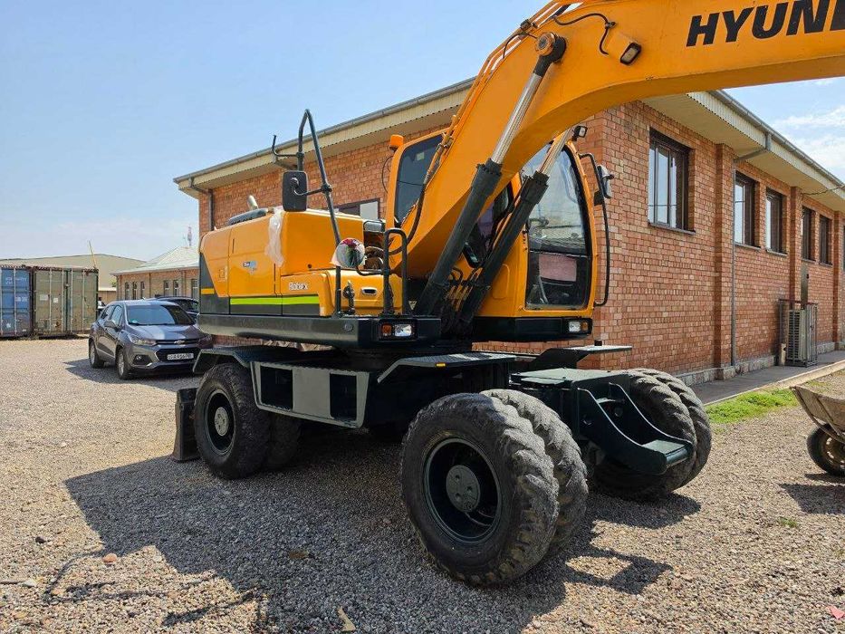 Продается Hyundai ROBEX 140W
