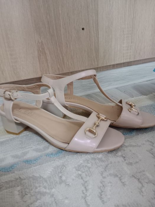 Босаножки и сандали