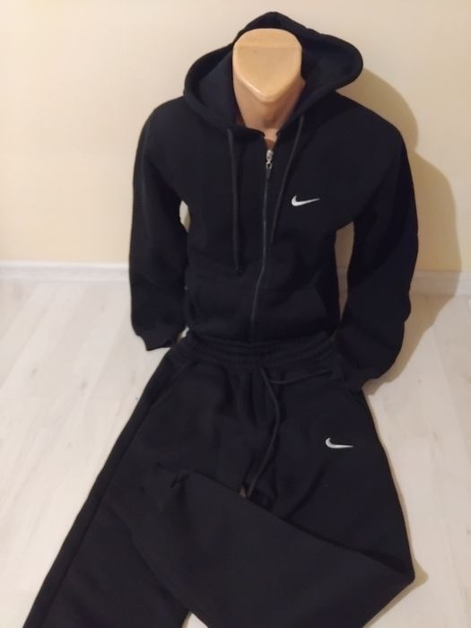 Trening fete si baieti Nike.