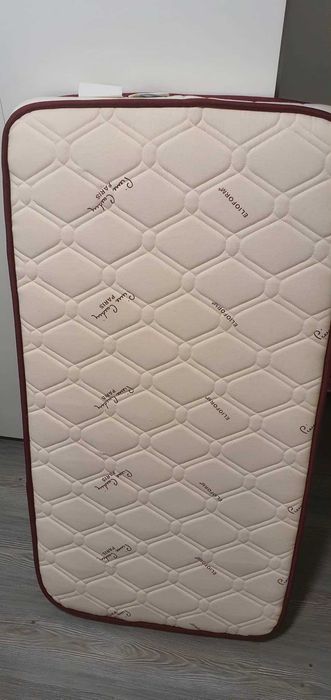 Бебешка детска кошара с люлеещ механизъм легло скрин и два матрака