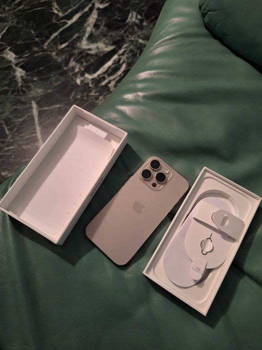 КАТО НОВ! Iphone 16 pro,natural titanium,купуван нов