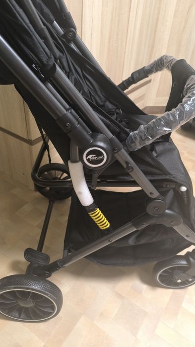 Продам новую прогулочную коляску Teknum