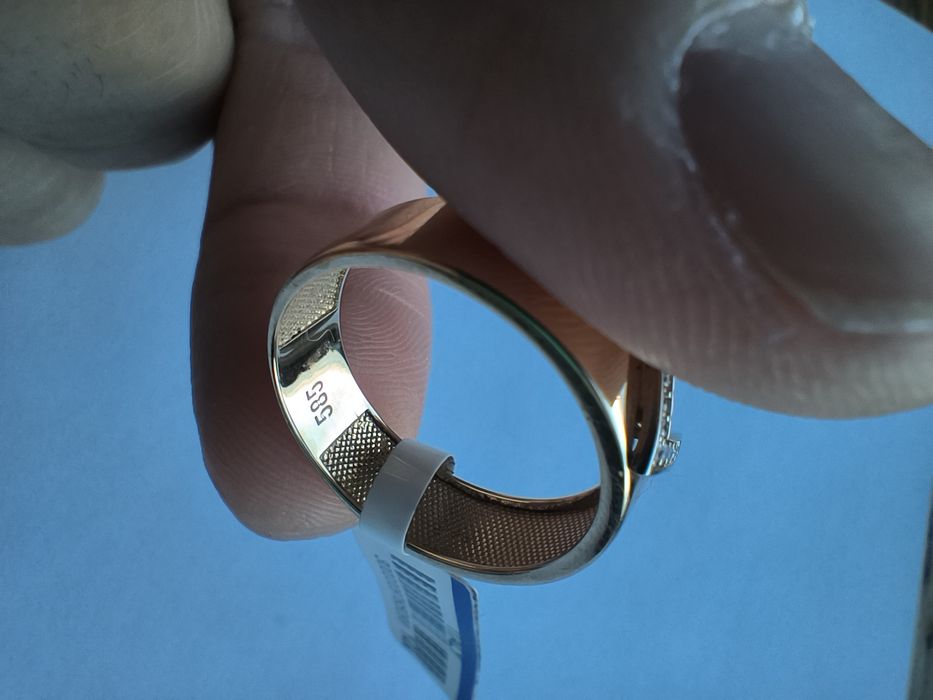 Золотое кольцо 2.96 гр