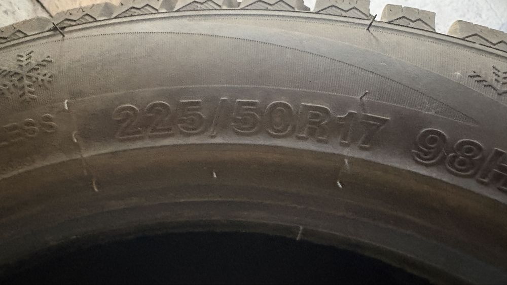 Продам резину зимние в отличном состояние