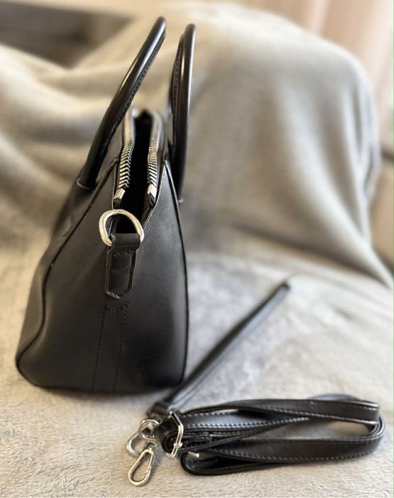 Черна дамска чанта