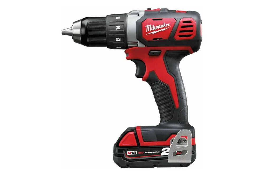 Аккумуляторная дрель-шуруповерт Milwaukee M18 BDD-202C