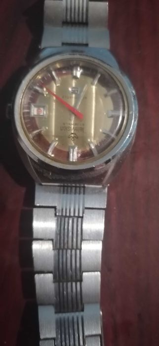 vand  ceas  de mana automatic television 23  rubine pret 400  lei