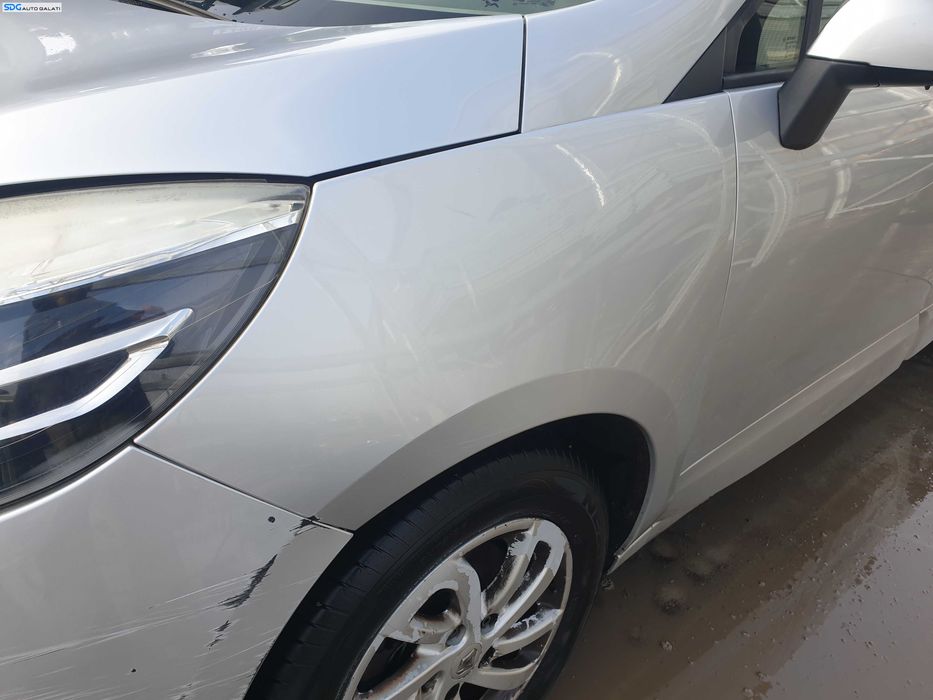 Aripa Stanga Fata cu Imperfectiune Renault Scenic 3 FL Facelift 2012 - 2016 Culoare TED69 Gris Platine / Platinum Silver [Q0326]