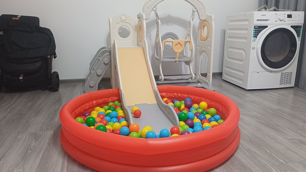 Loc de joaca topogan piscina bile leagan