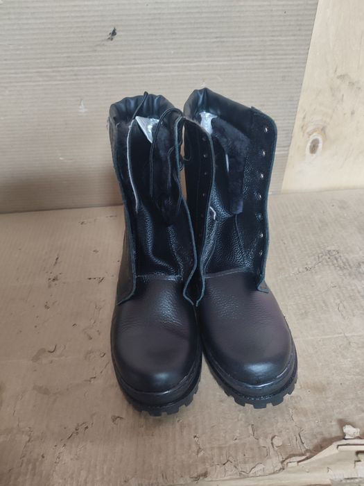 Продам зимние берцы 42 размер
