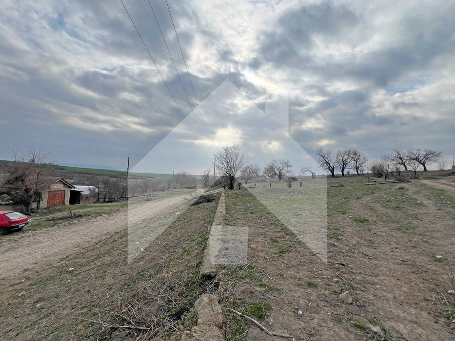 ПРОДАВА парцел в регулация 2,5 ДКА в с. Стоян Михайловски.