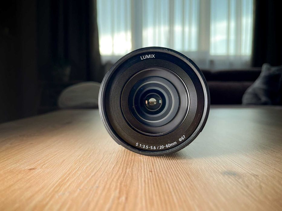 Обектив Panasonic Lumix 20-60 f/3.5-5.6
