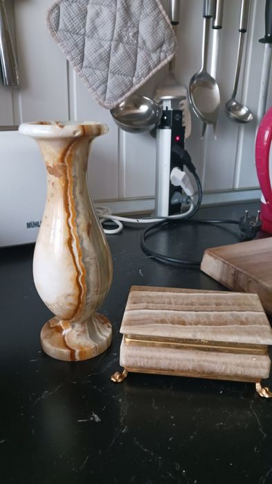 Ваза мрамор 18 см и ракла 11.⁵/7.⁵ мрамор