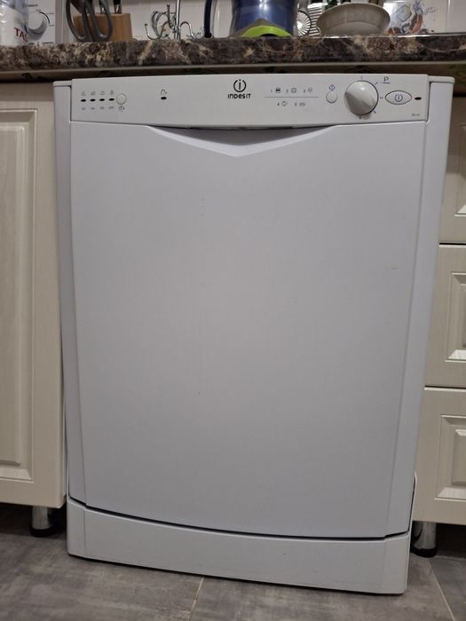 Посудомоечная машина
Продам посудомоечную машину Indesit в раб