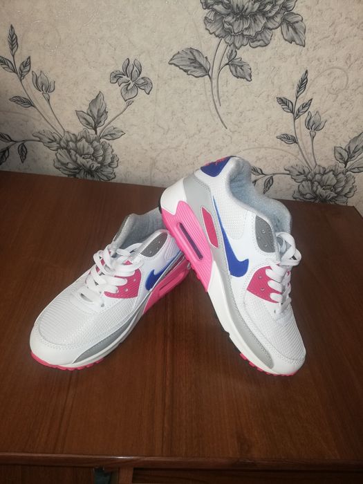 Кроссовки новые Nike