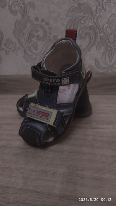 Продаю отличные сандалики на мальчика