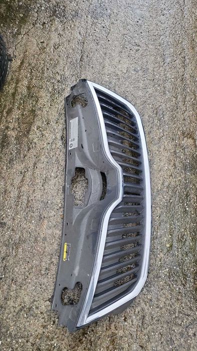 Grila bara fata skoda rapid,cod 5JA853668