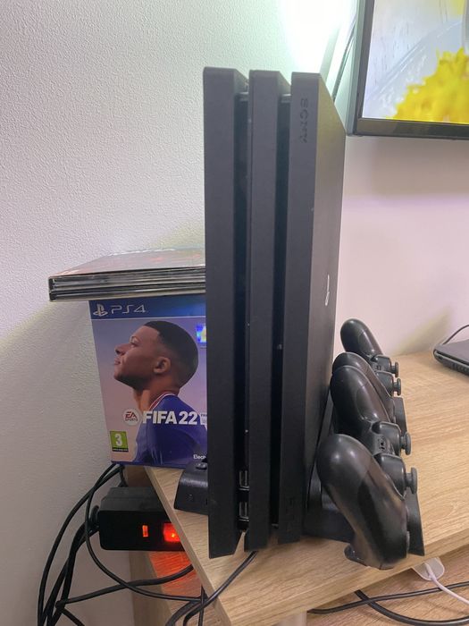 PlayStation4 Pro със станция и 11 игри