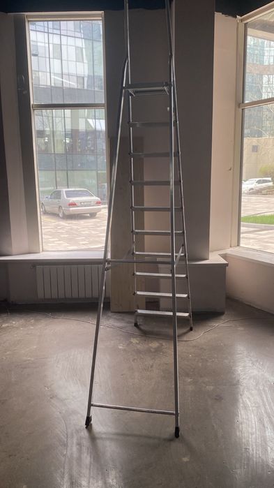 Стремянка срочно продам