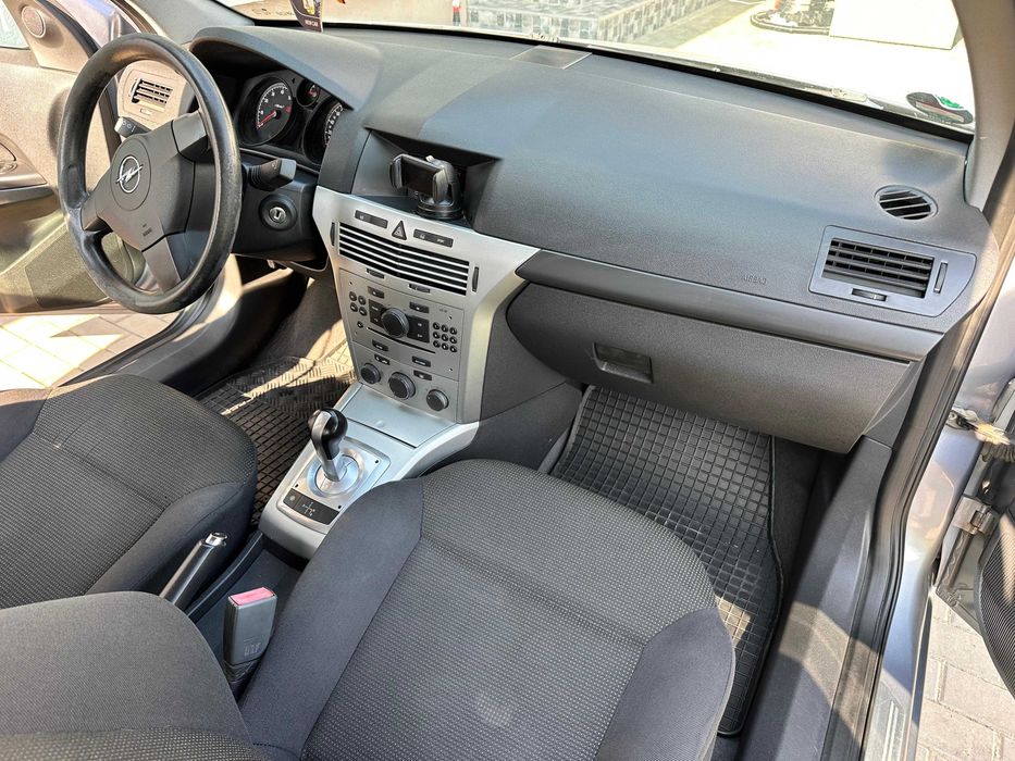 Opel Astra H Sedan 90 Cp km Benzina - Cutie automata Easytronic 2009