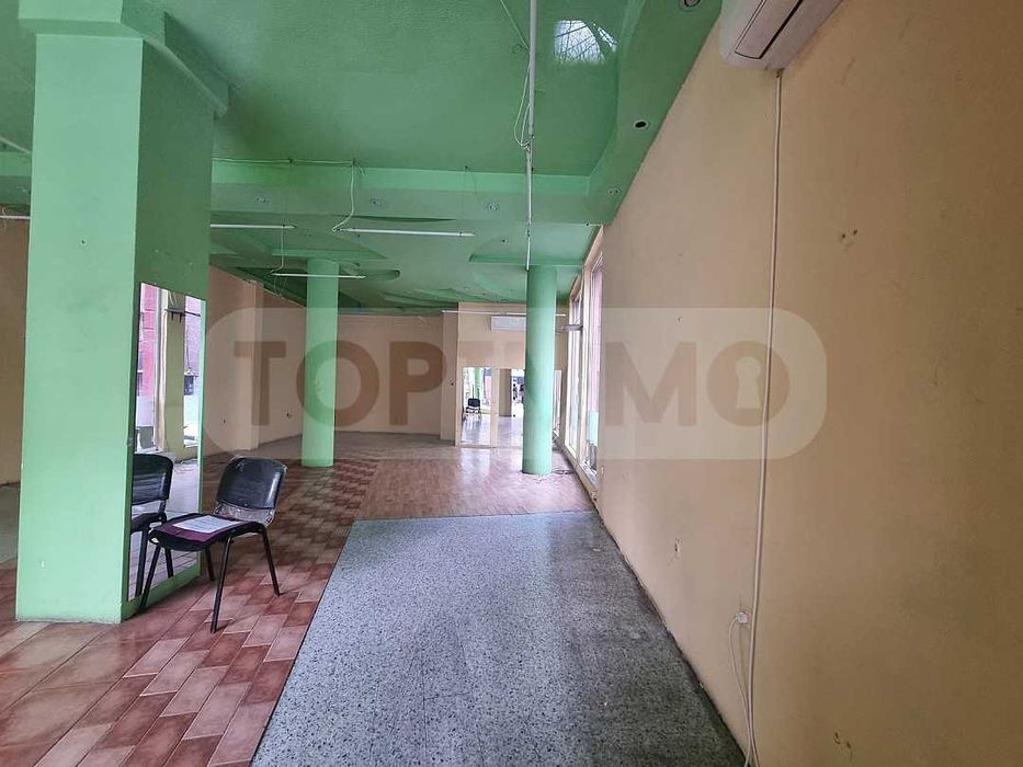 Под наем търговско помещение с централна локация