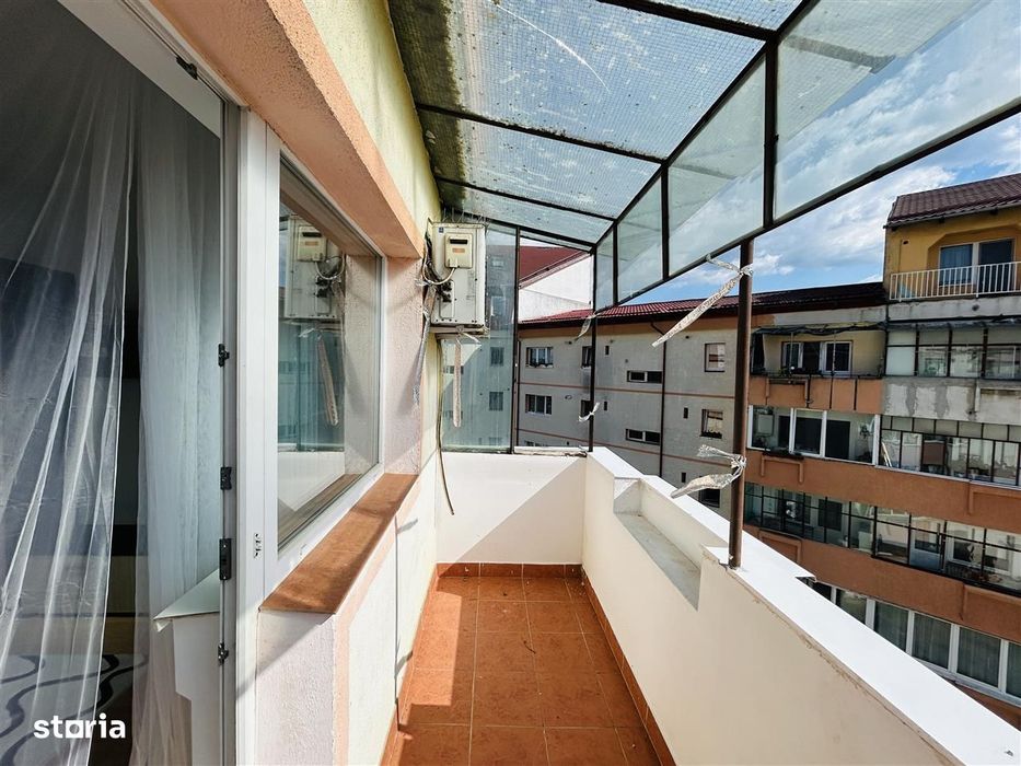 Apartament decomandat, 3 camere, 66 mp + 2 balcoane, 2 bai, zona buna