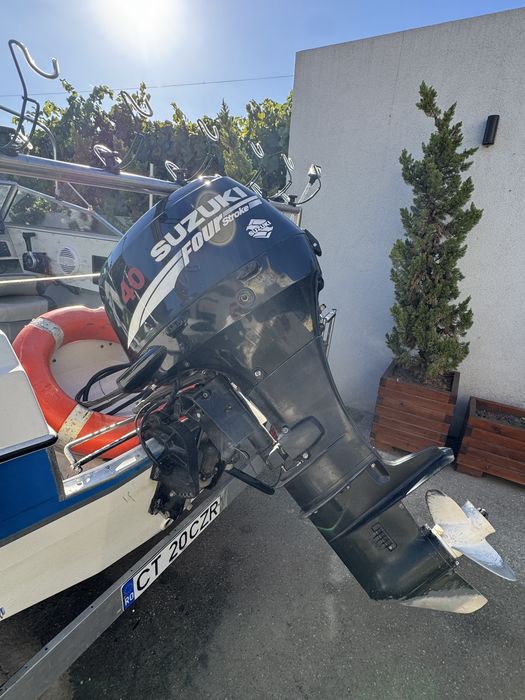 Barca de agrement