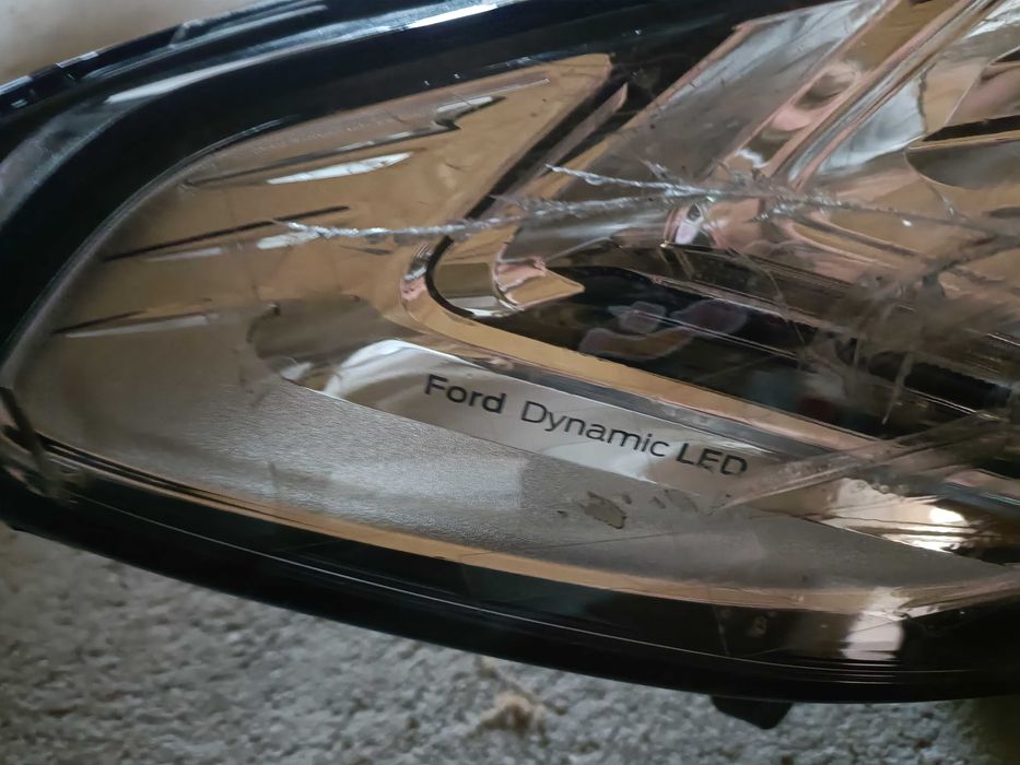 Far dreapta Ford Mondeo mk5 facelift  , 2019 , original,sticla avariata