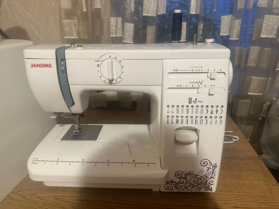 Швейная машинка JANOME