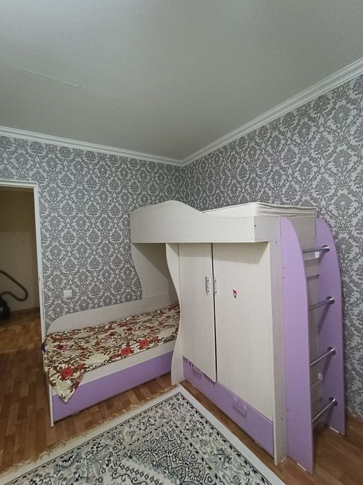 Продам двухярусную кровать со шкафчиком