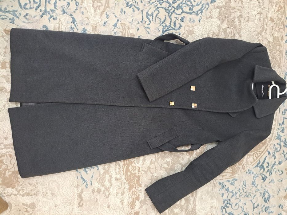 Красивое женское пальто.