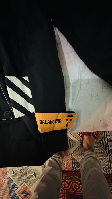 Продам куртку новую