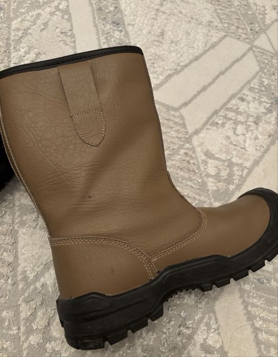 Продается демисезонные сапоги