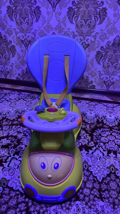 Продаётся брендовая детская машина  chicco музыкальная