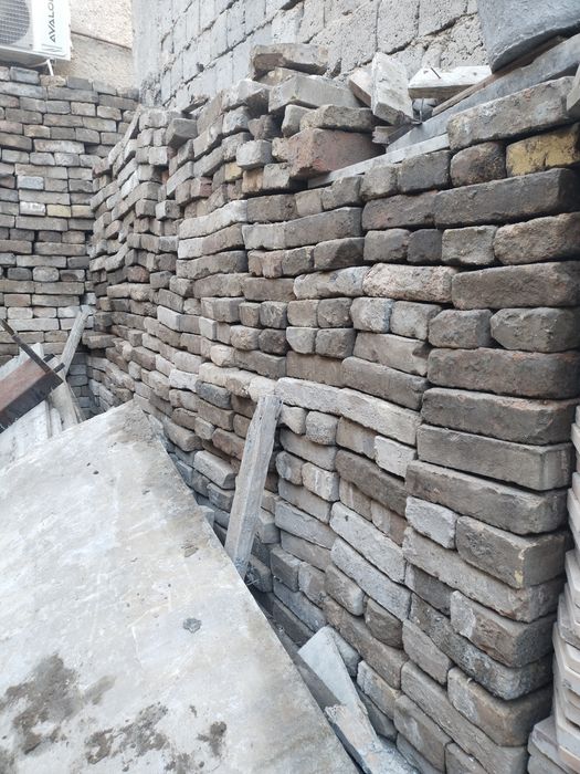 Николай гишти сотилади Эски иморатдан чикан гишт ажратиб олиш йук сама