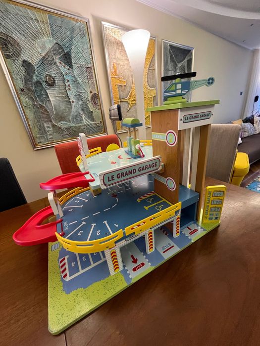 Детски дървен гараж Le Toy Van – Le Grand Garage (Луксозен модел)