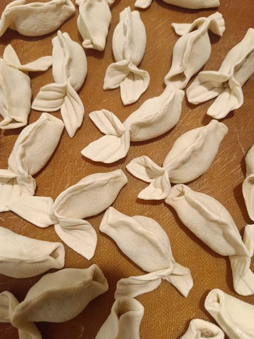 Пельмени в форме рыбок.