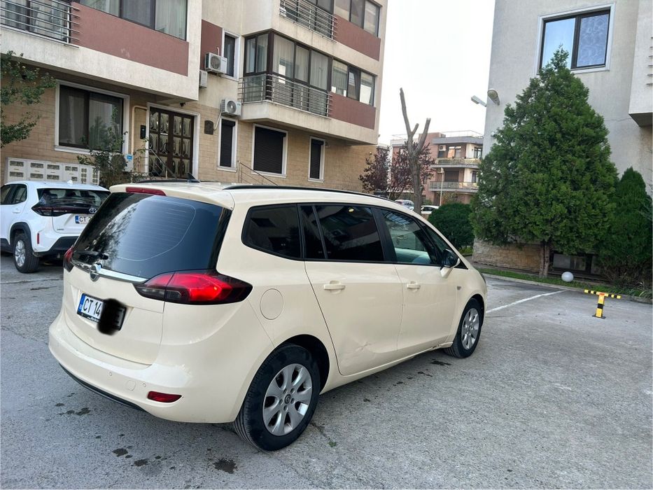 vând Opel Zafira