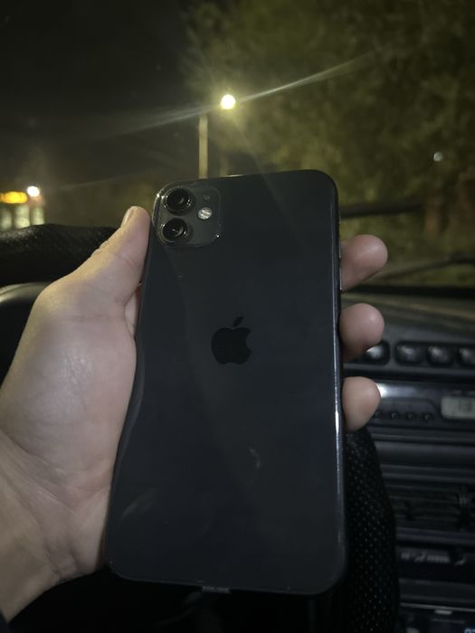 Айфон 11 срочно продам