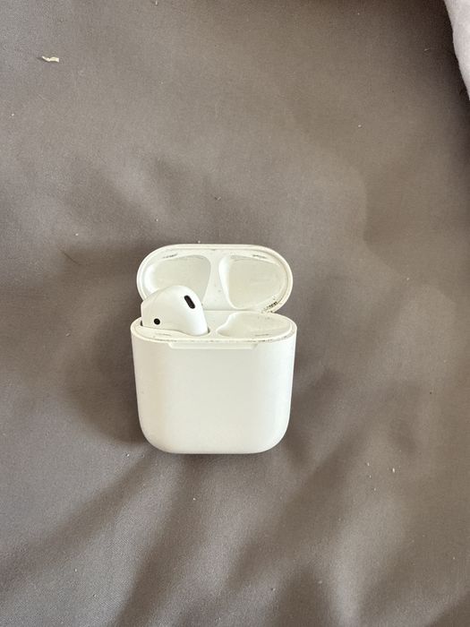 Продам Airpods без правого наушника