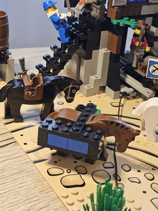 LEGO 6761 LEGO Western Cowboys Bandit's Secret Hide-Out , Тайното скривалище на бандит