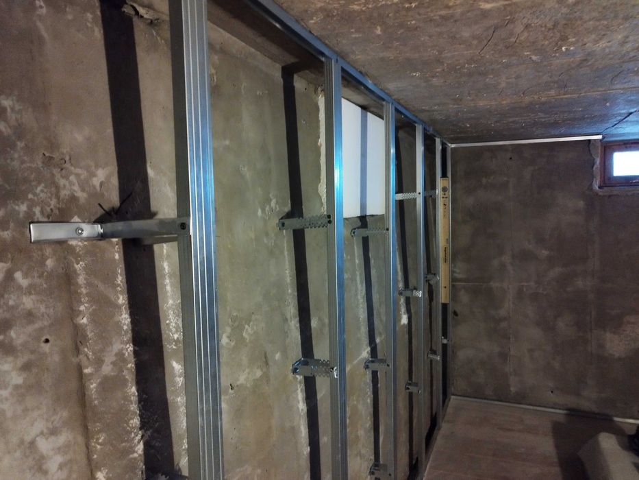 Обръщане, мебели,подмазване,шпакловане на прозорци и врати след монтаж