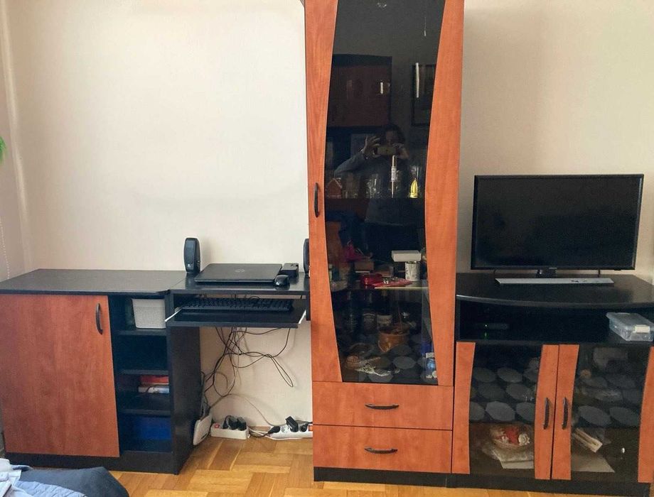 Продавам гардероб + секция