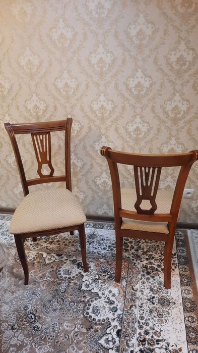Стулья гостинные в комплекте.
