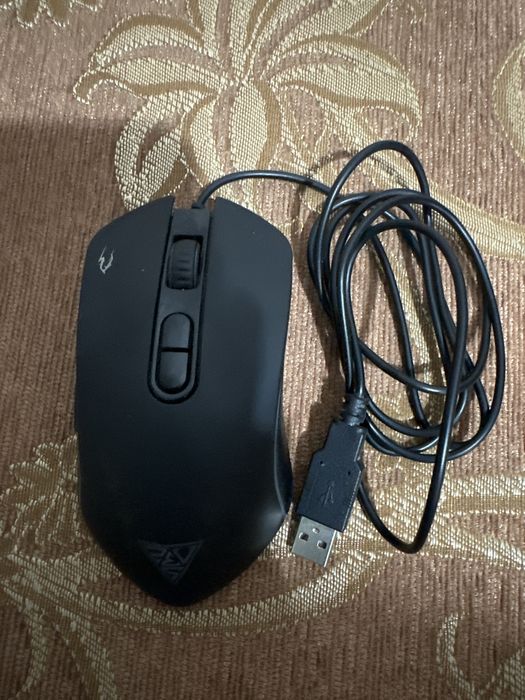 Продам игровую мышь почти новый, коробку нет потому что потерялся дома
