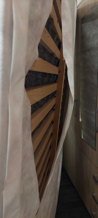 Пружинен матрак 160 на 200 на 20см.Много запазен.