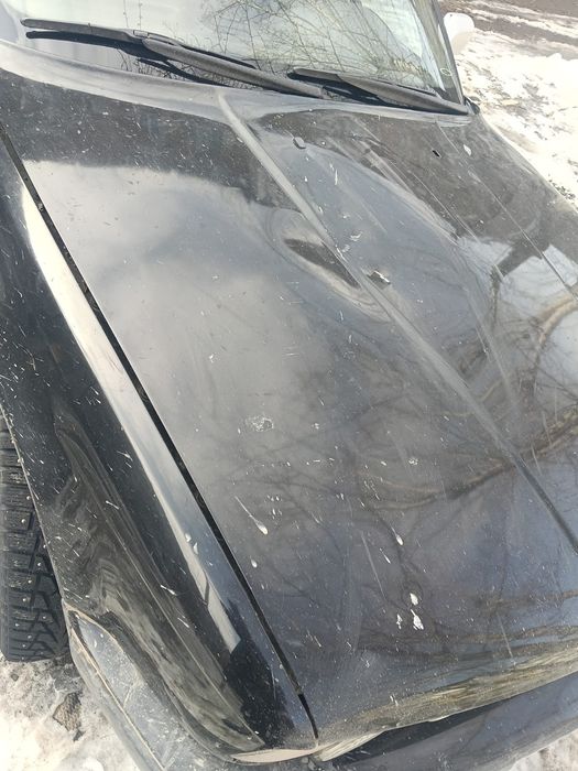 Капот автомобиля BMW