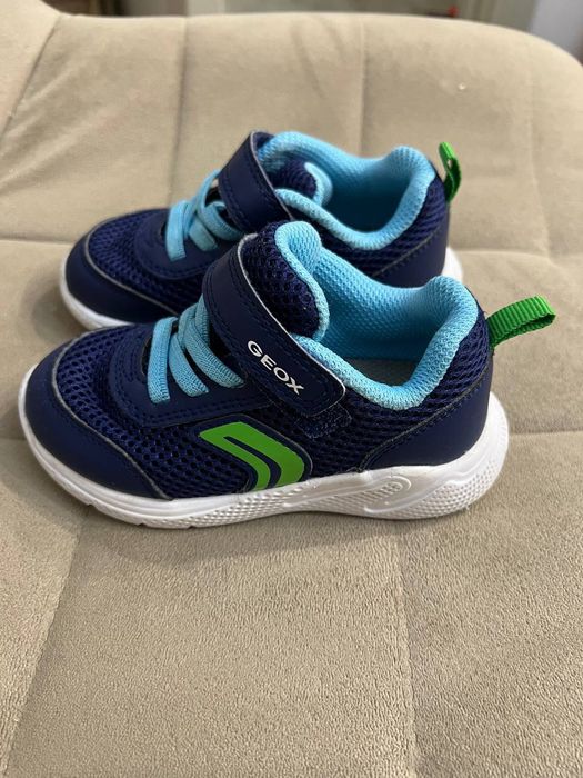 Продам кроссовки Geox  размер 23