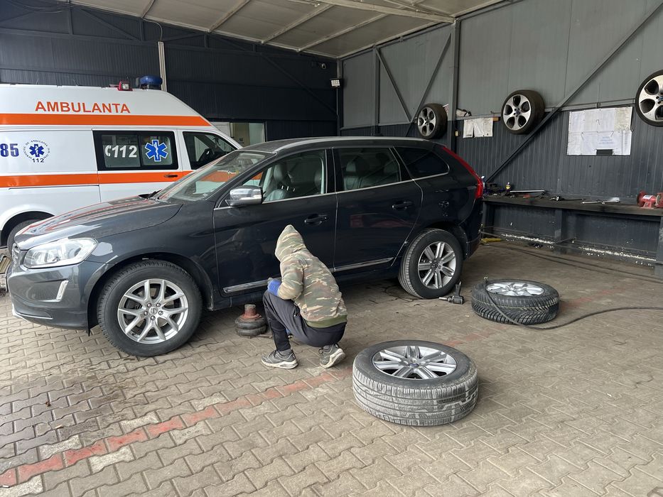 Jante originale Volvo 18” + anvelope iarnă NOKIAN noi • XC60/XC70